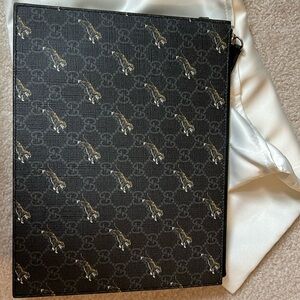 New Gucci pouch with tigers